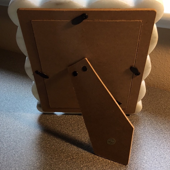 Scalloped Marble Frame NEW - Picture 3 of 3